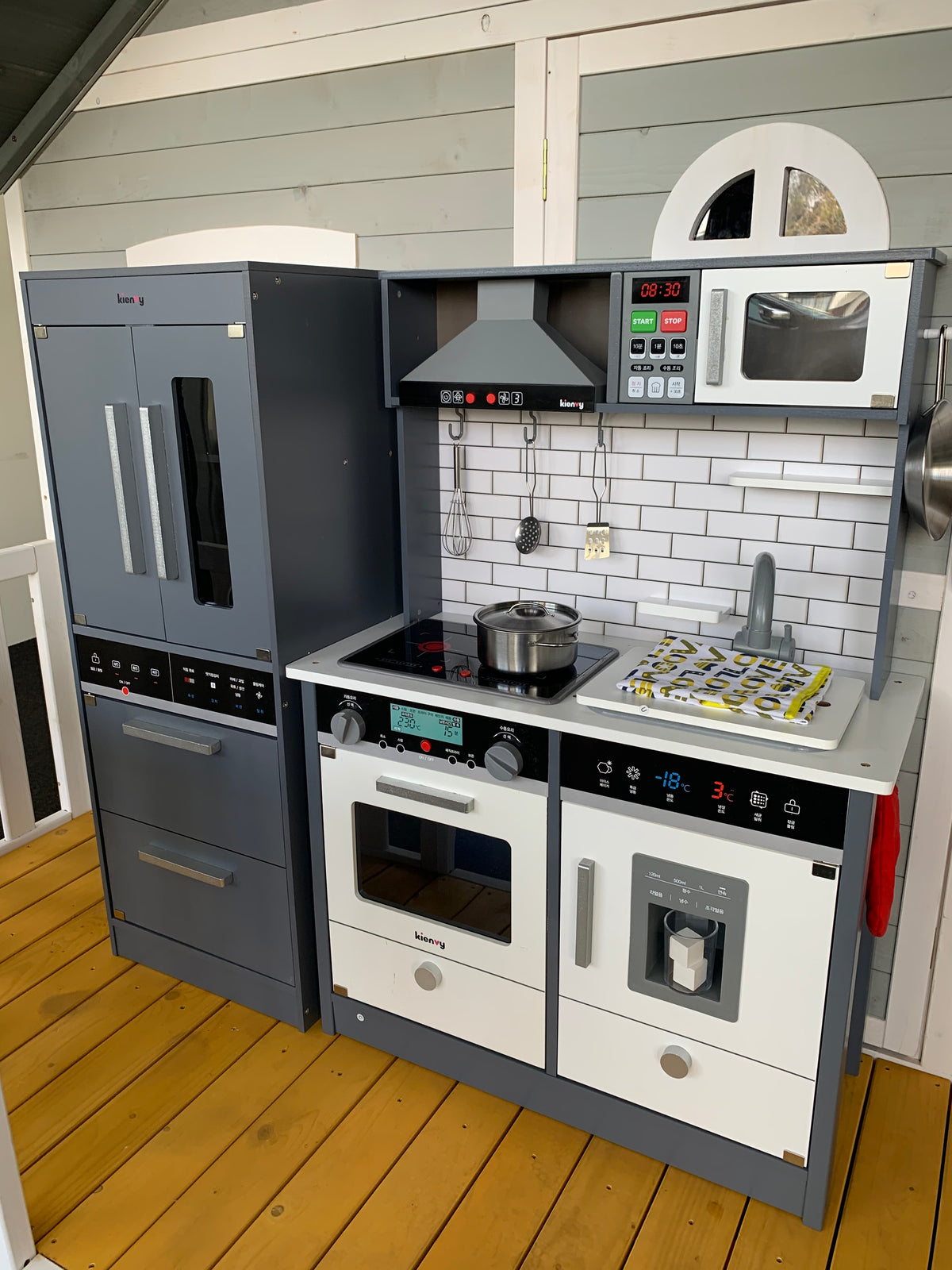 play kitchens