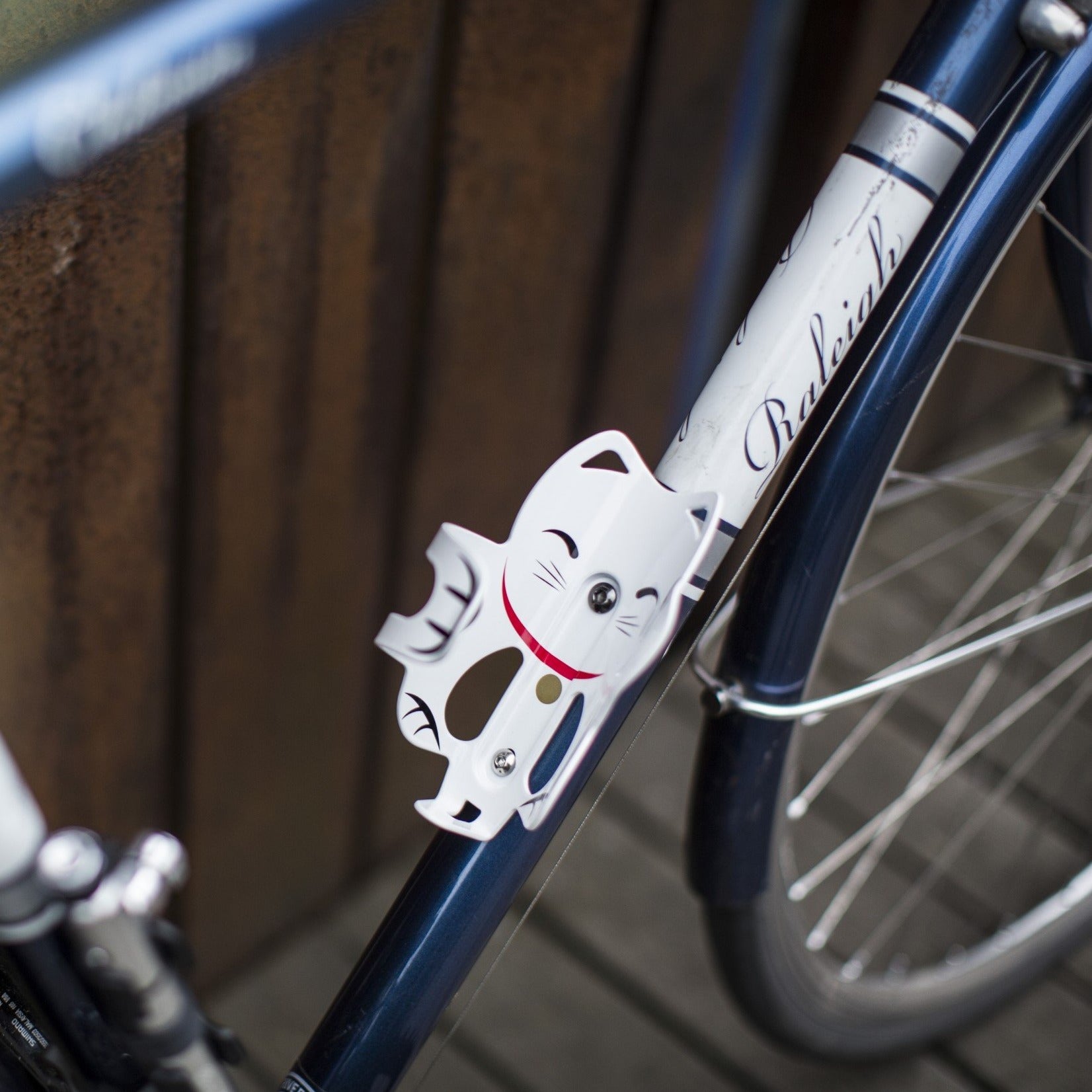 lucky cat bottle cage