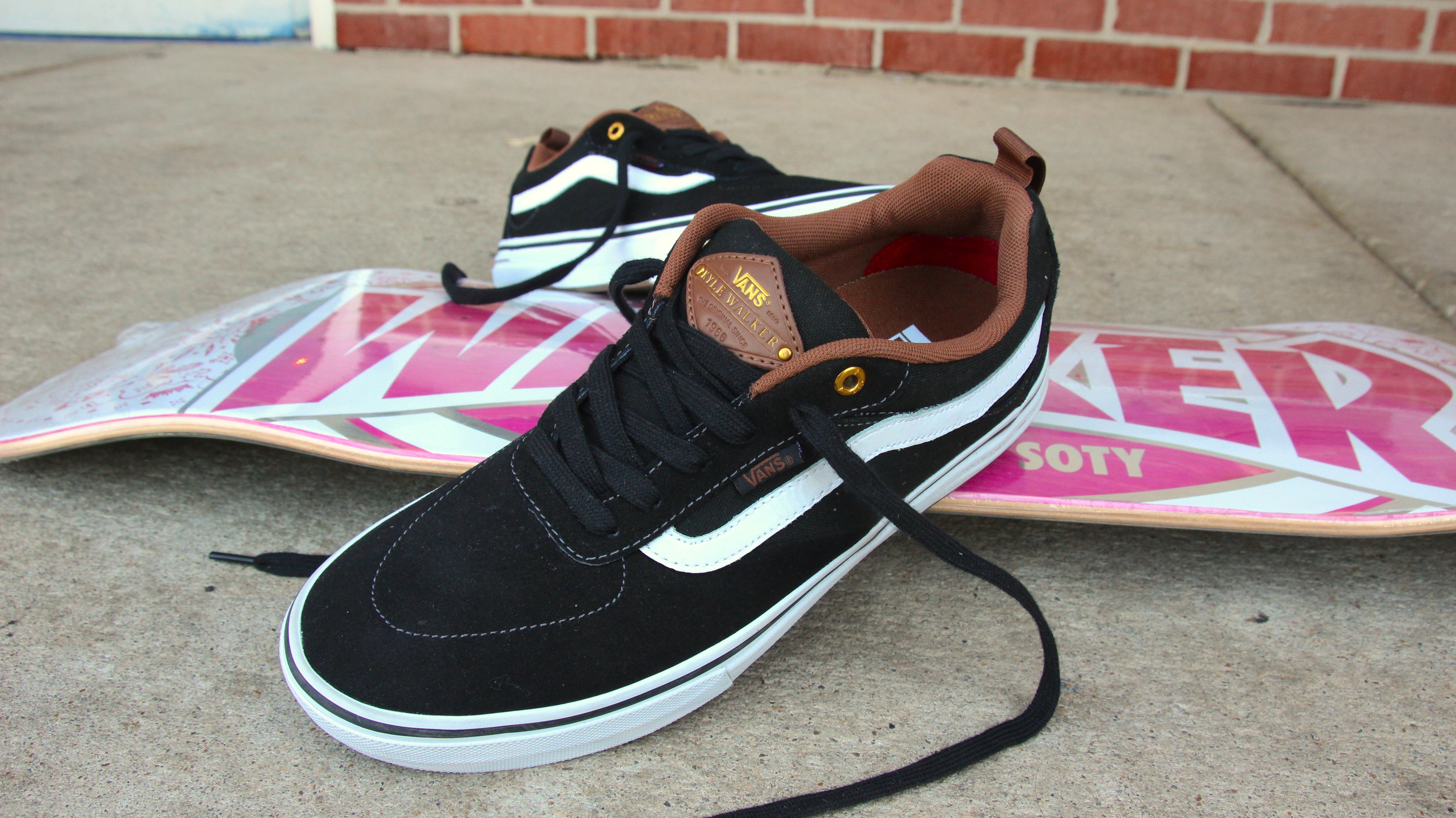 vans kyle walker pro black white gum