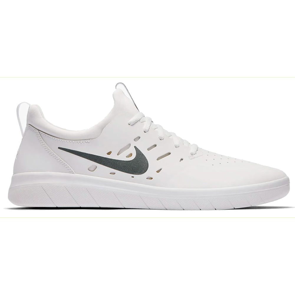 nike sb nyjah free black & white skate shoes