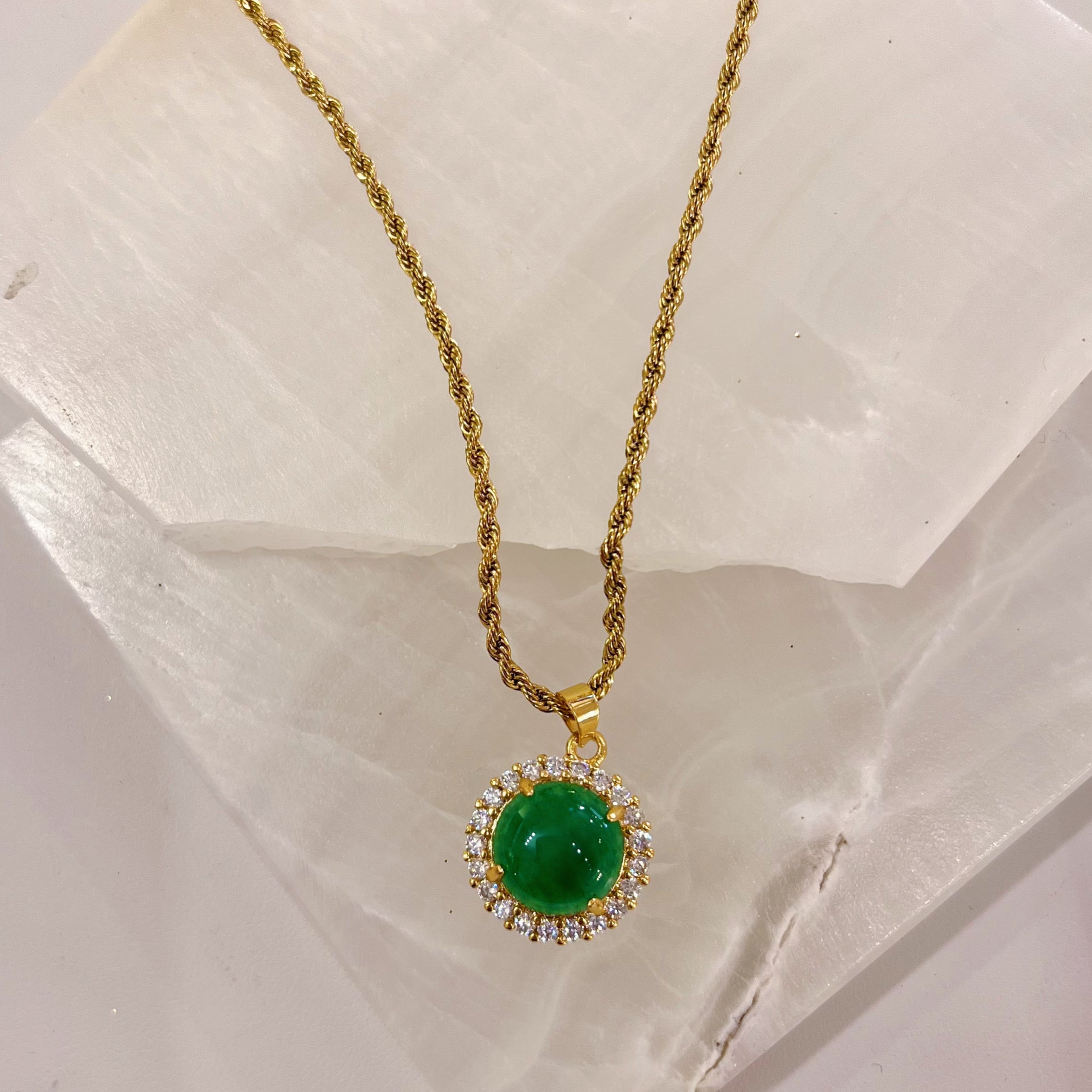 KIMI CIRCLE JADE MINI necklace – Mazza Boutique