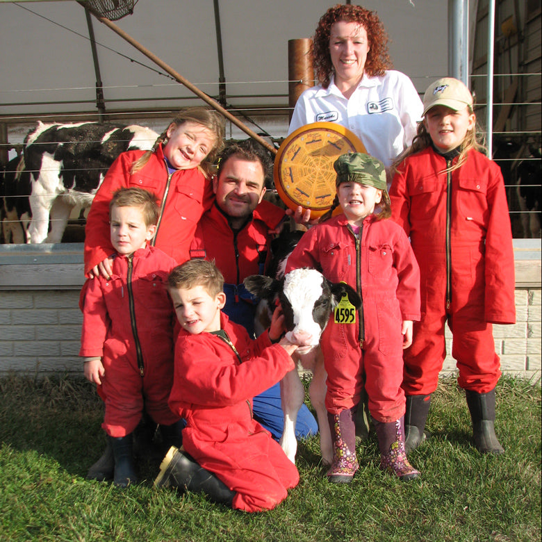 Family photo with kids at Hollands Family Cheese