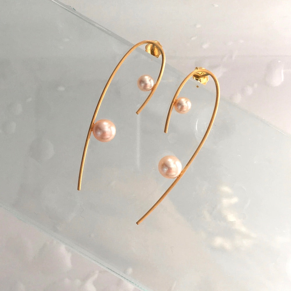 FUNA - Golden Pearl Earrings | MERMAID STORIES