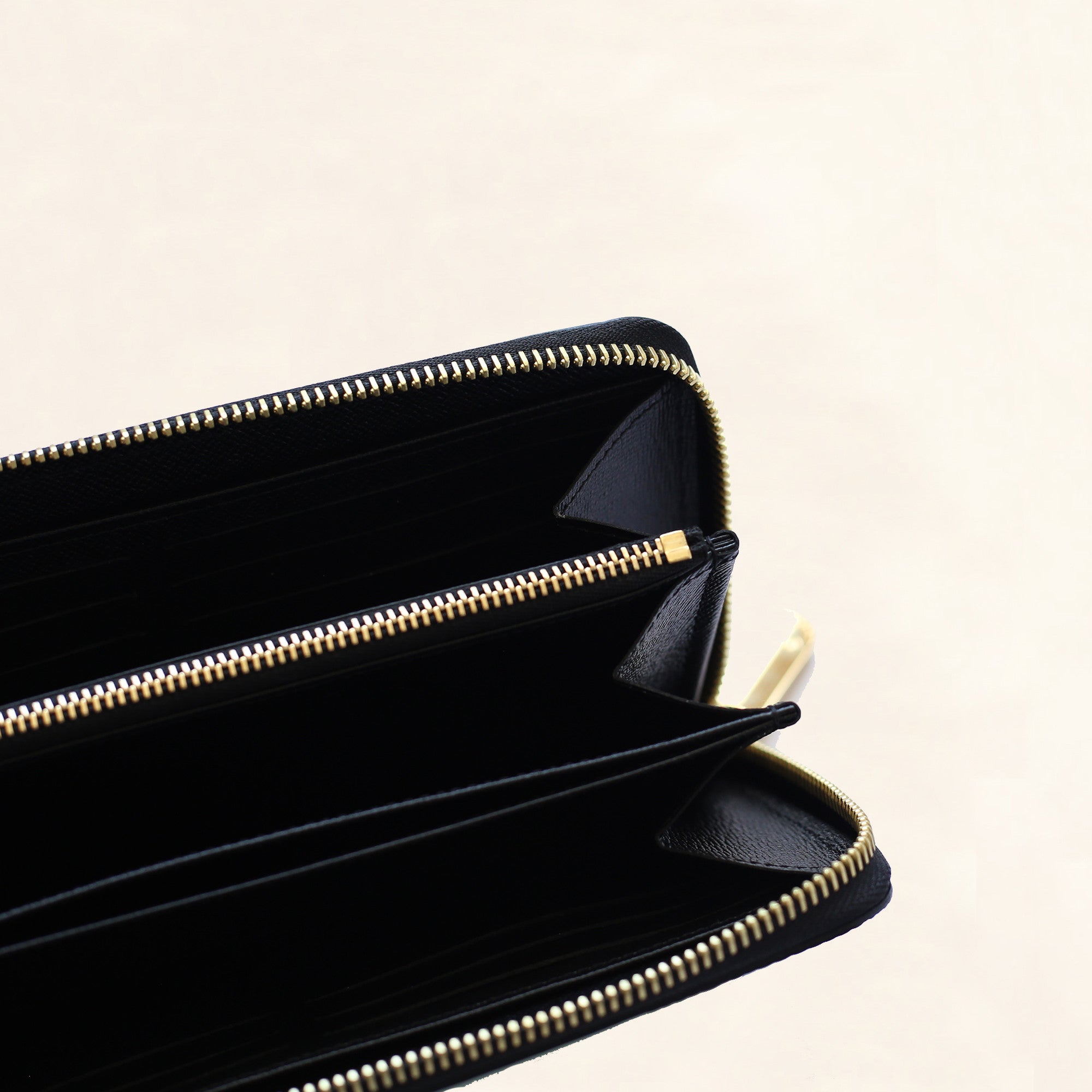 Louis Vuitton | Epi Race Zippy Wallet | One Size– The-Collectory