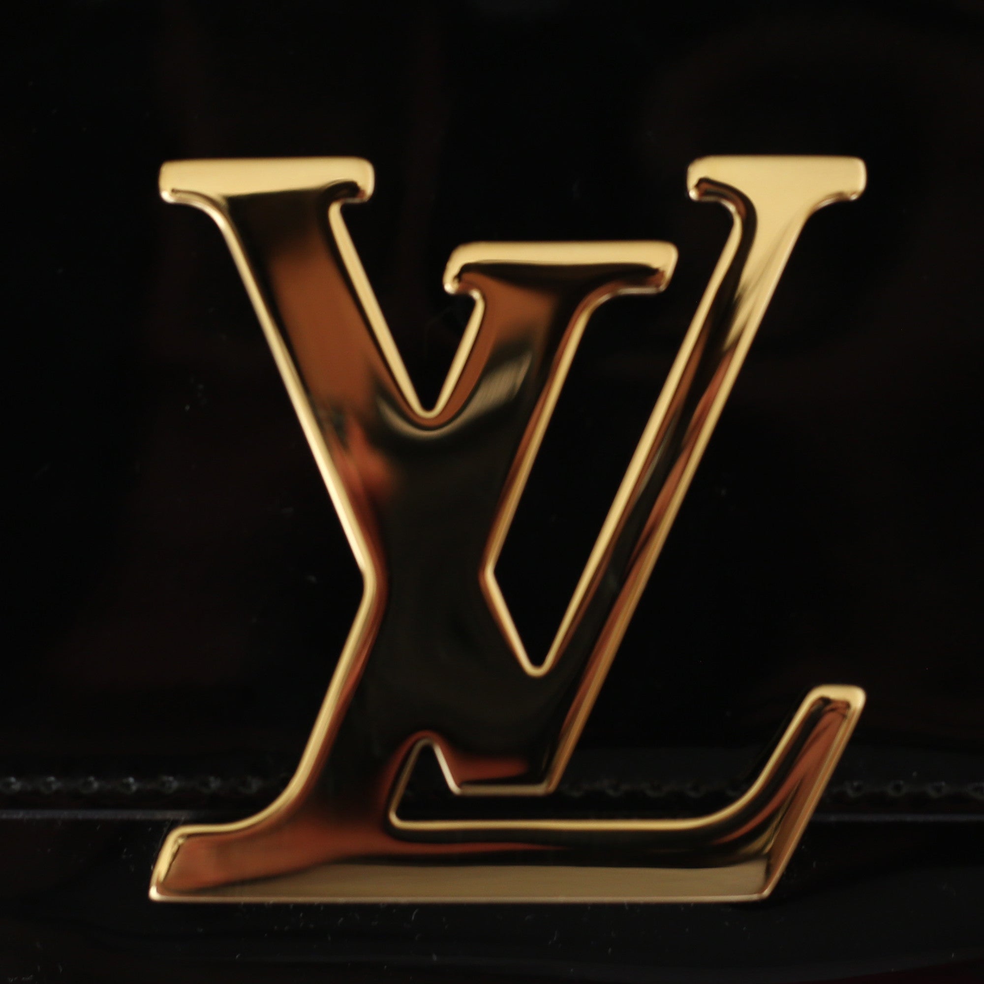 gold louis vuitton logo