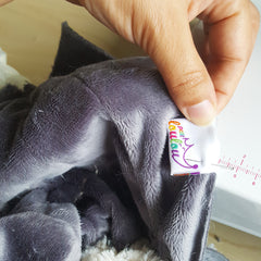 Adding Petit loulou's tag to the plushie