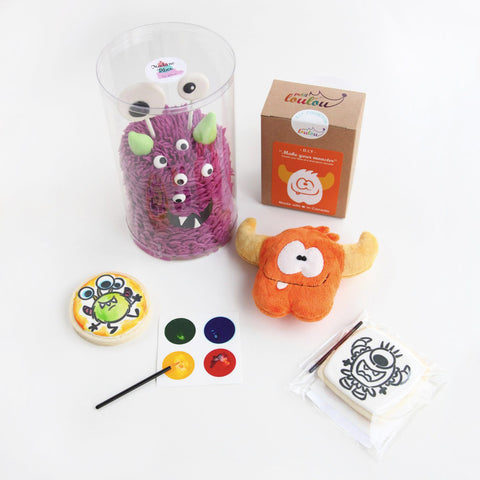 Celebrate Halloween in confinement a purple monster cake, a coloring cookie and a sewing kit for beginner monster