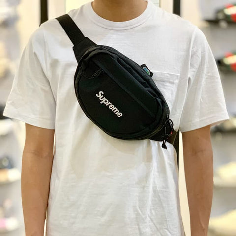 supreme fanny pack on body