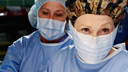 Grey's Anatomy Faye Dunaway wears Hyakkaryouran Bouffant Scrub Hat