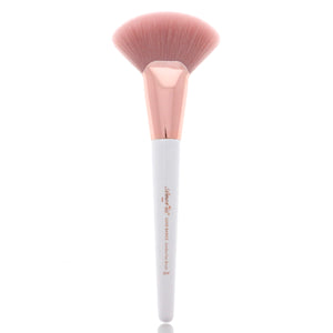 Fan Highlight Brush – Frankie Rose Cosmetics