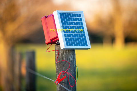 Cyclops solar fence charger