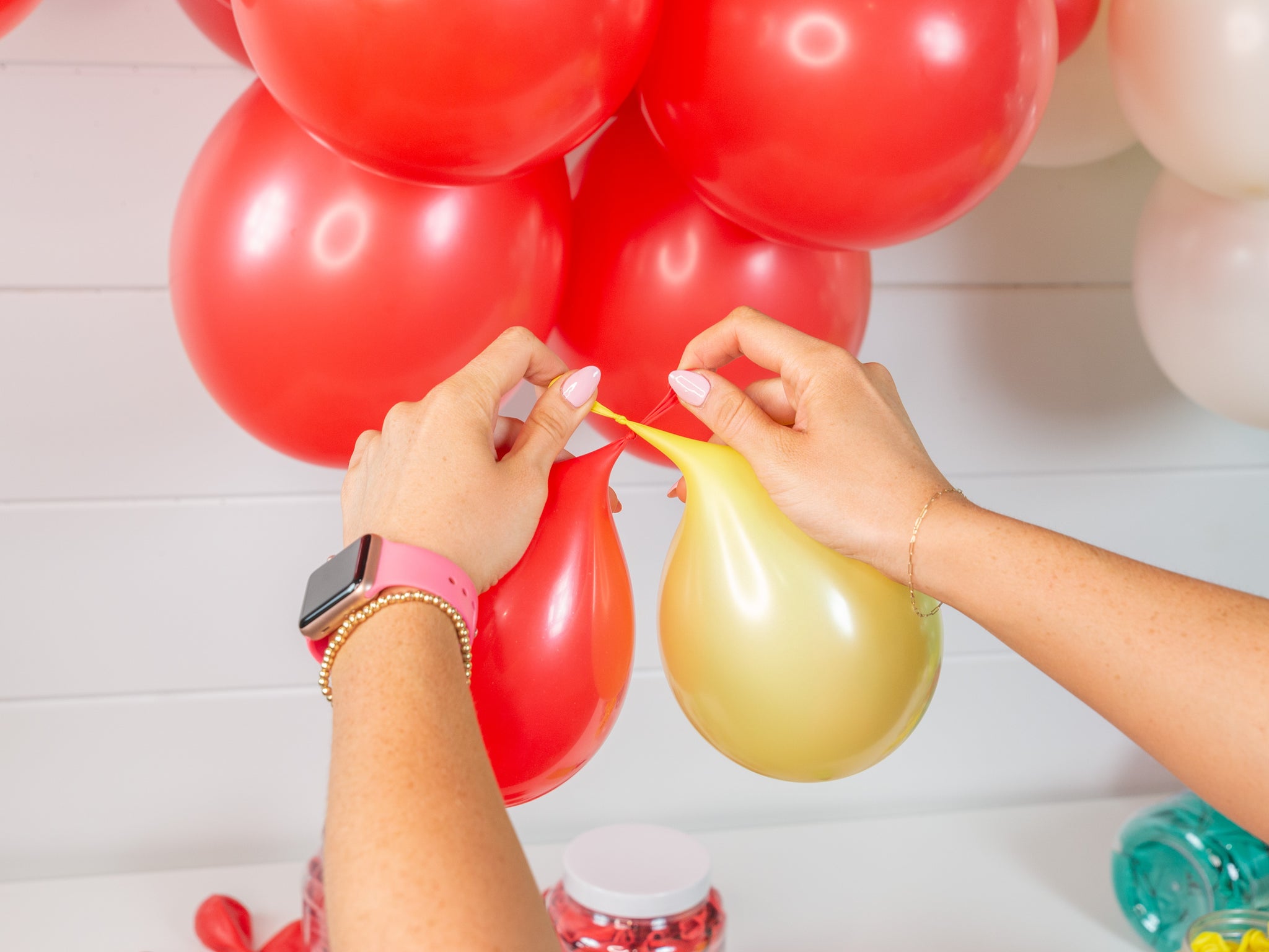 DIY Balloon Garland tie two balloons