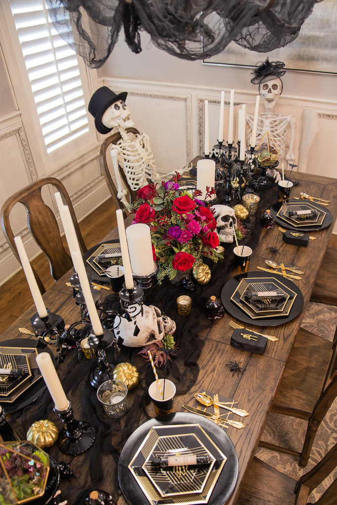 Romantic Gothic Halloween Dinner Table | Halloween Party Decor - The ...