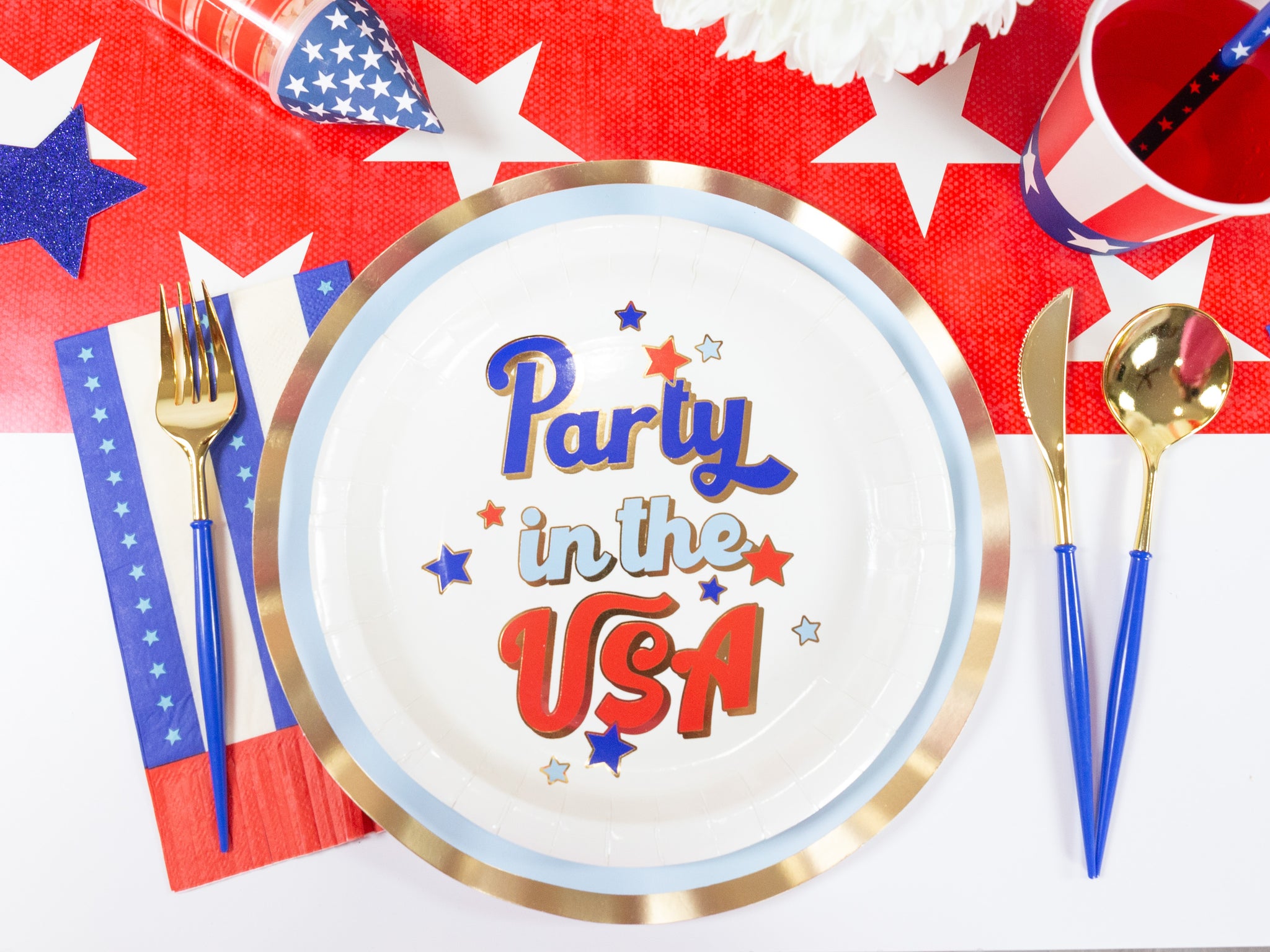 Party in the USA place setting | The Party Darling