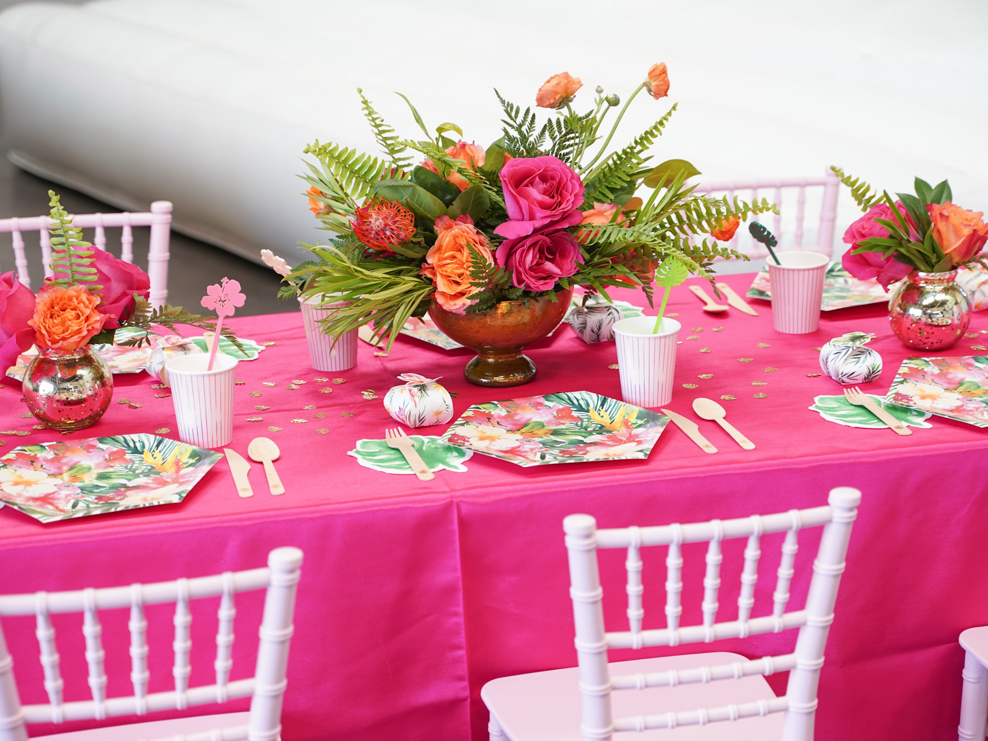 The children's table at a Tropical Party | The Party Darling