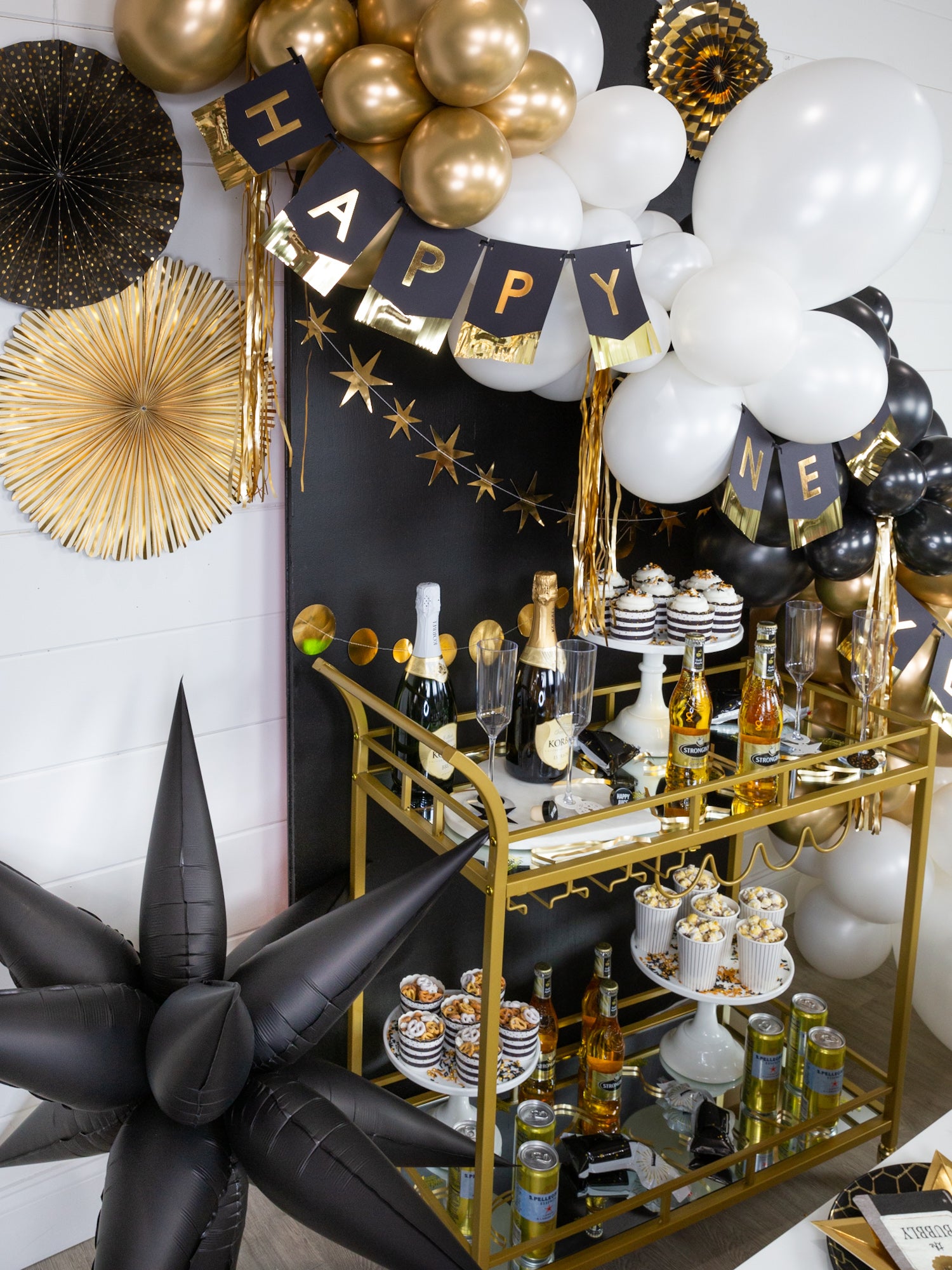 Black and Gold New Year's Eve Balloons | The Party Darling