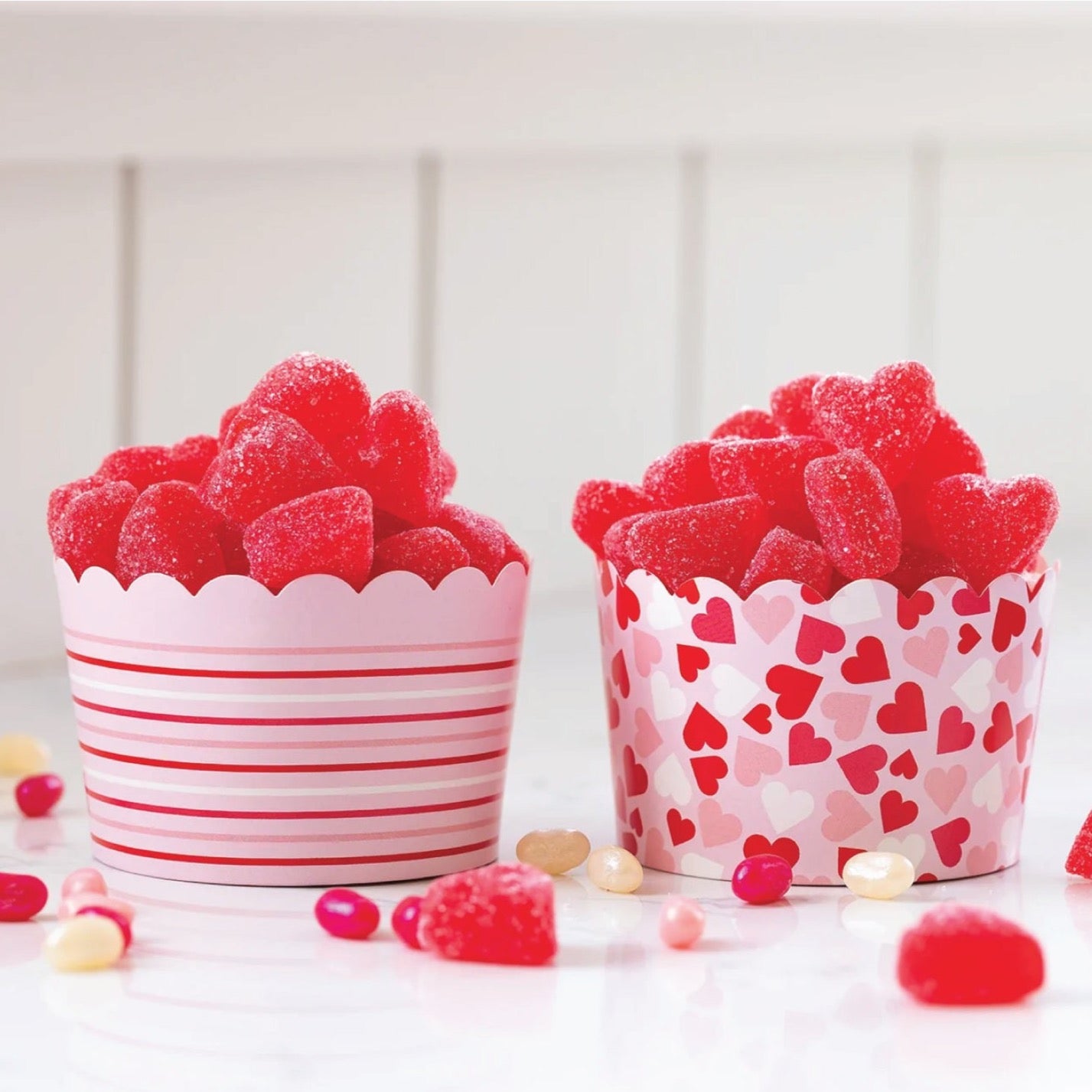 https://cdn.shopify.com/s/files/1/1449/4112/products/Pink-Jumbo-Lots-of-Hearts-Treat-Cups_1600x.jpg?v=1672448015