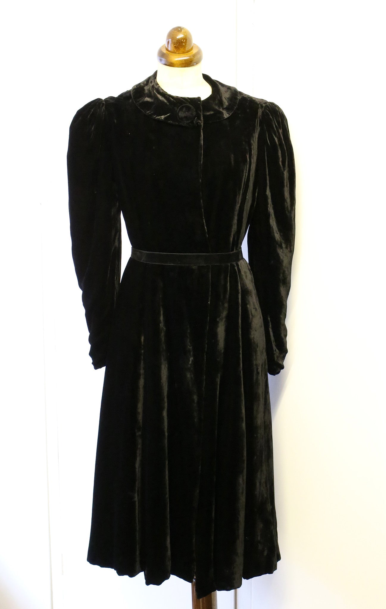 Vintage 1940s Black Silk Velvet Dress Coat – ALEXANDRAKING