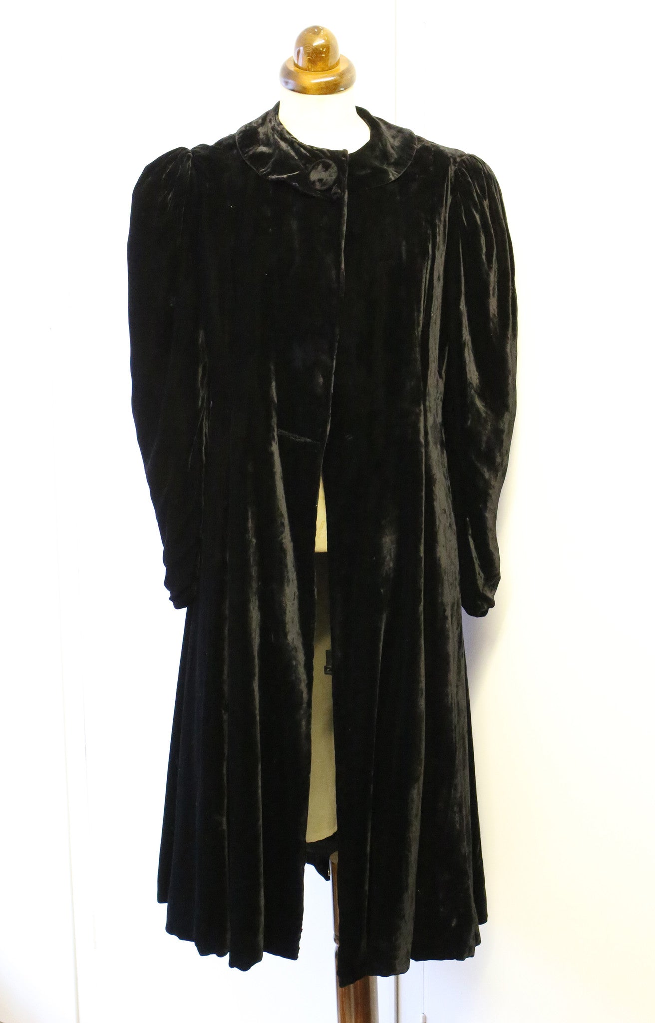 Vintage 1940s Black Silk Velvet Dress Coat – ALEXANDRAKING