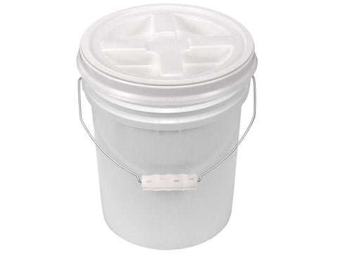 5 gallon buckets with lids