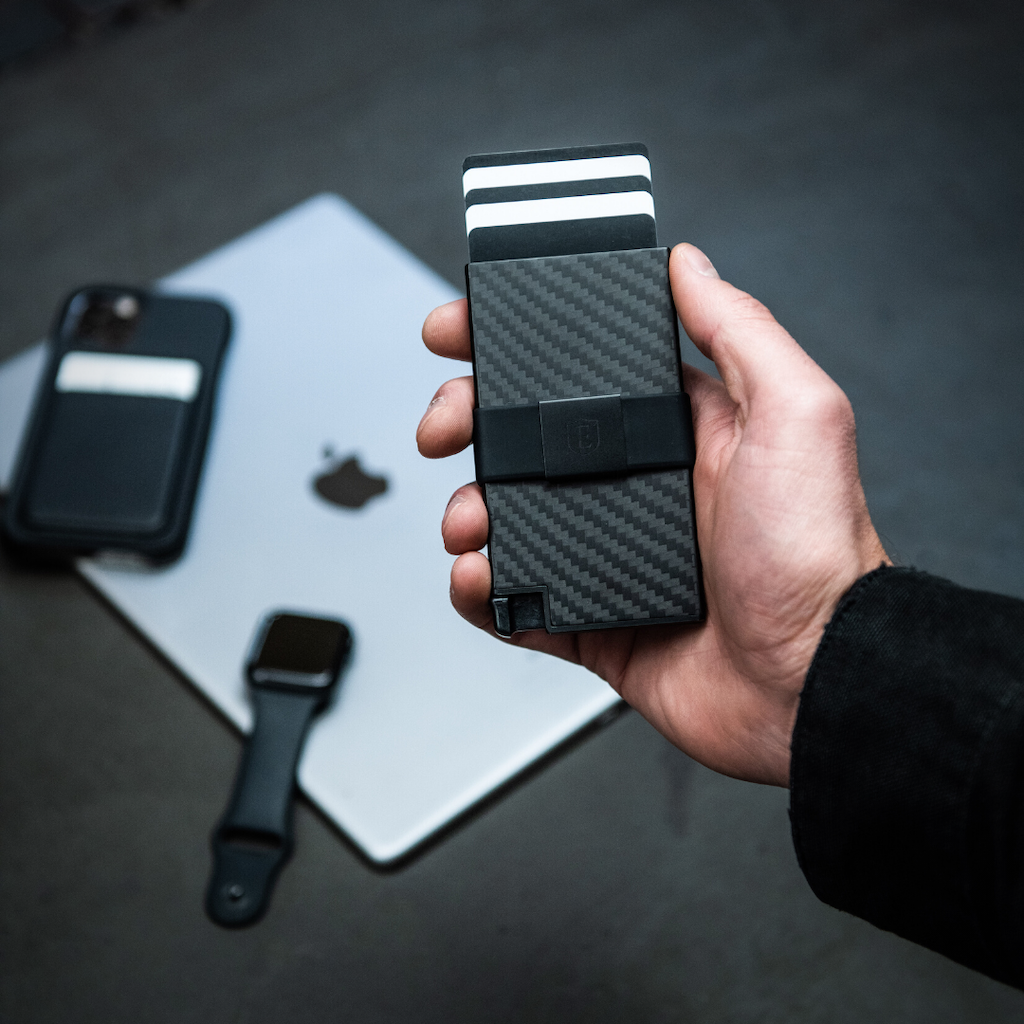 man's hand holding a carbon fiber wallet