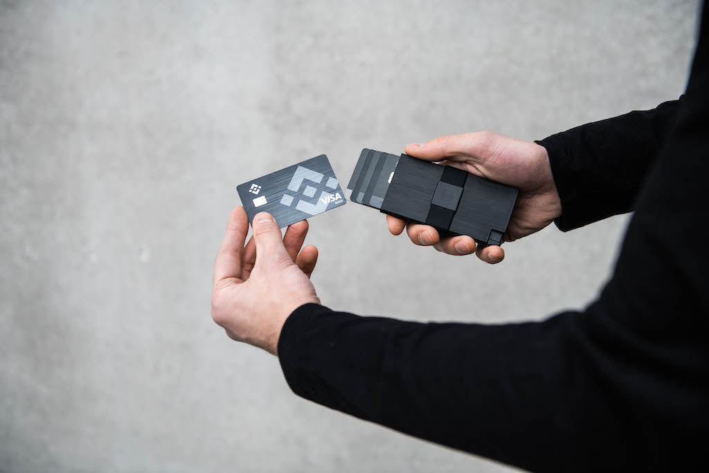 Ekster AirTag Wallet - This New Cardholder is a Lot Smarter