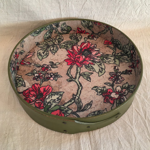 Green Round Stitchers Tray with Papered Interior