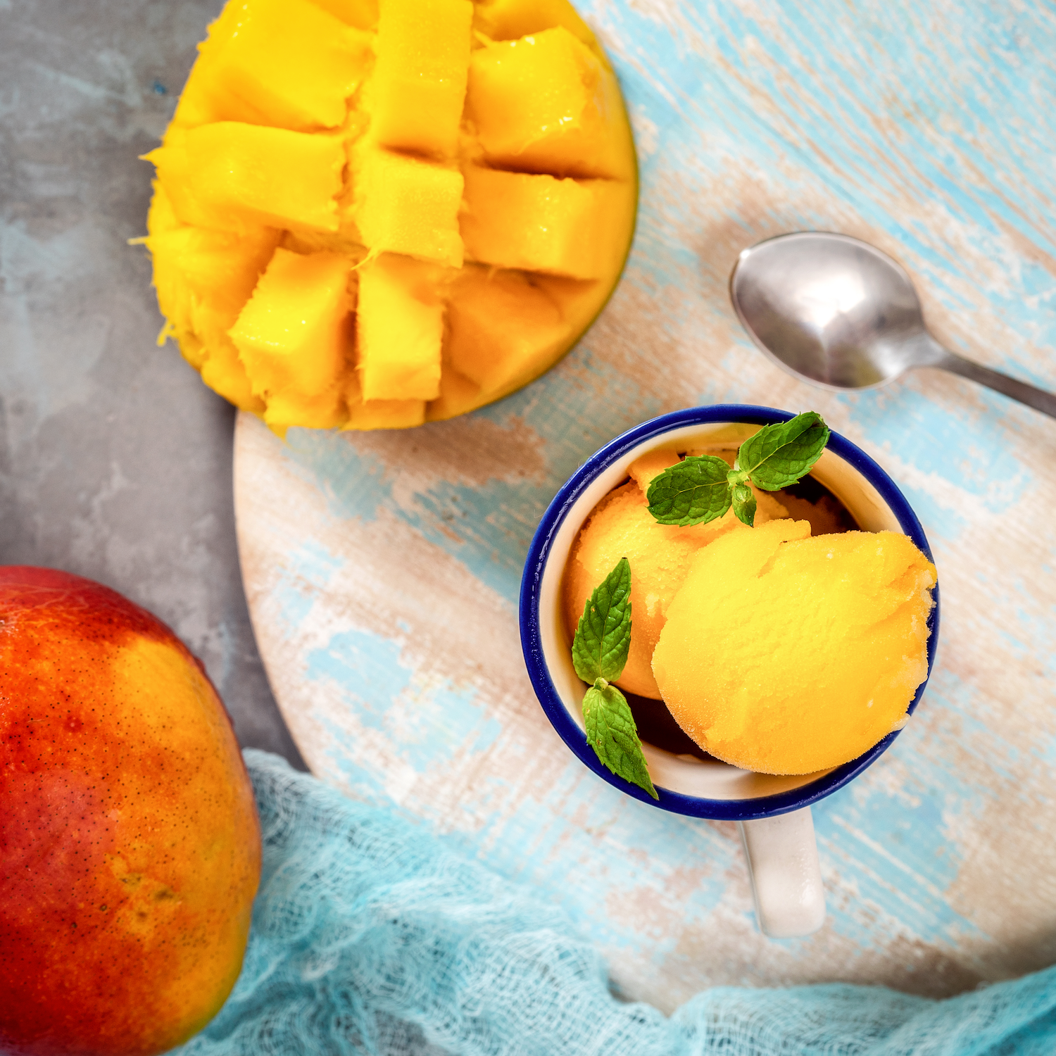 gelato al sorbetto al mango