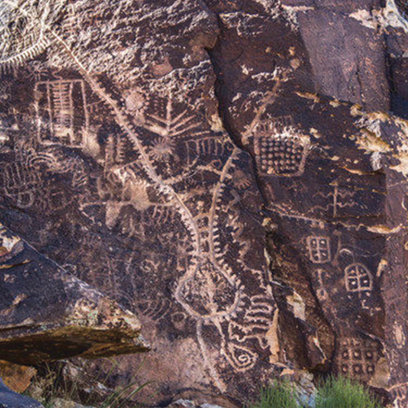 petroglifi di parowan gap in una grotta, utah, stati uniti