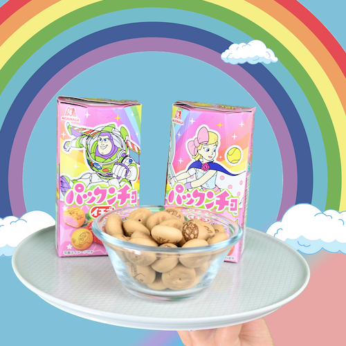 Bonbons japonais Morinaga Pakkum Cho Toystory Cookies fourrés et motifs à la fraise