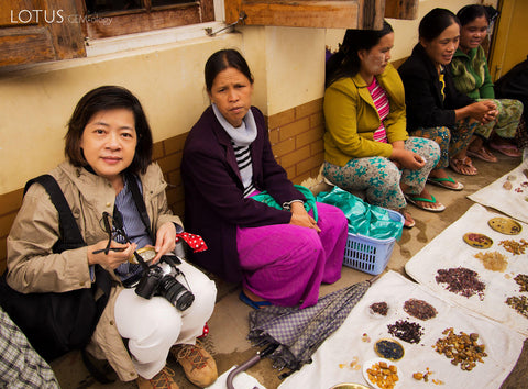 Here is Wimon Manorotkul in a gem market i Burma