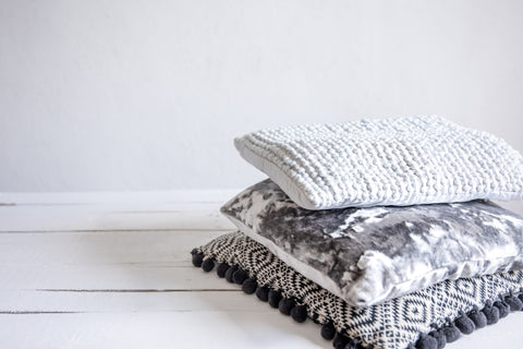 set-decorative-pillows-Scandinavian-minimalist-style
