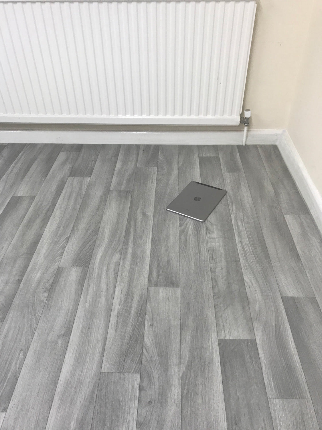 Grey Vinyl Lino Roll Flooring Ideal For Kitchens Bathrooms