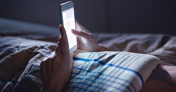 You should avoid looking at your screen in the late evening to have a good night's sleep.