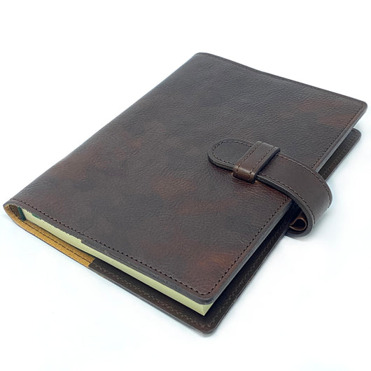 Refillable Leather Journal With Pen Holder Closed Espresso 2 82c3ad29 6698 4fda 97b1 C6ff7eba39b6 530x ?v=1666458454