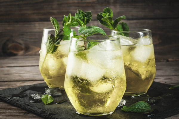 What goes in a white wine spritzer?