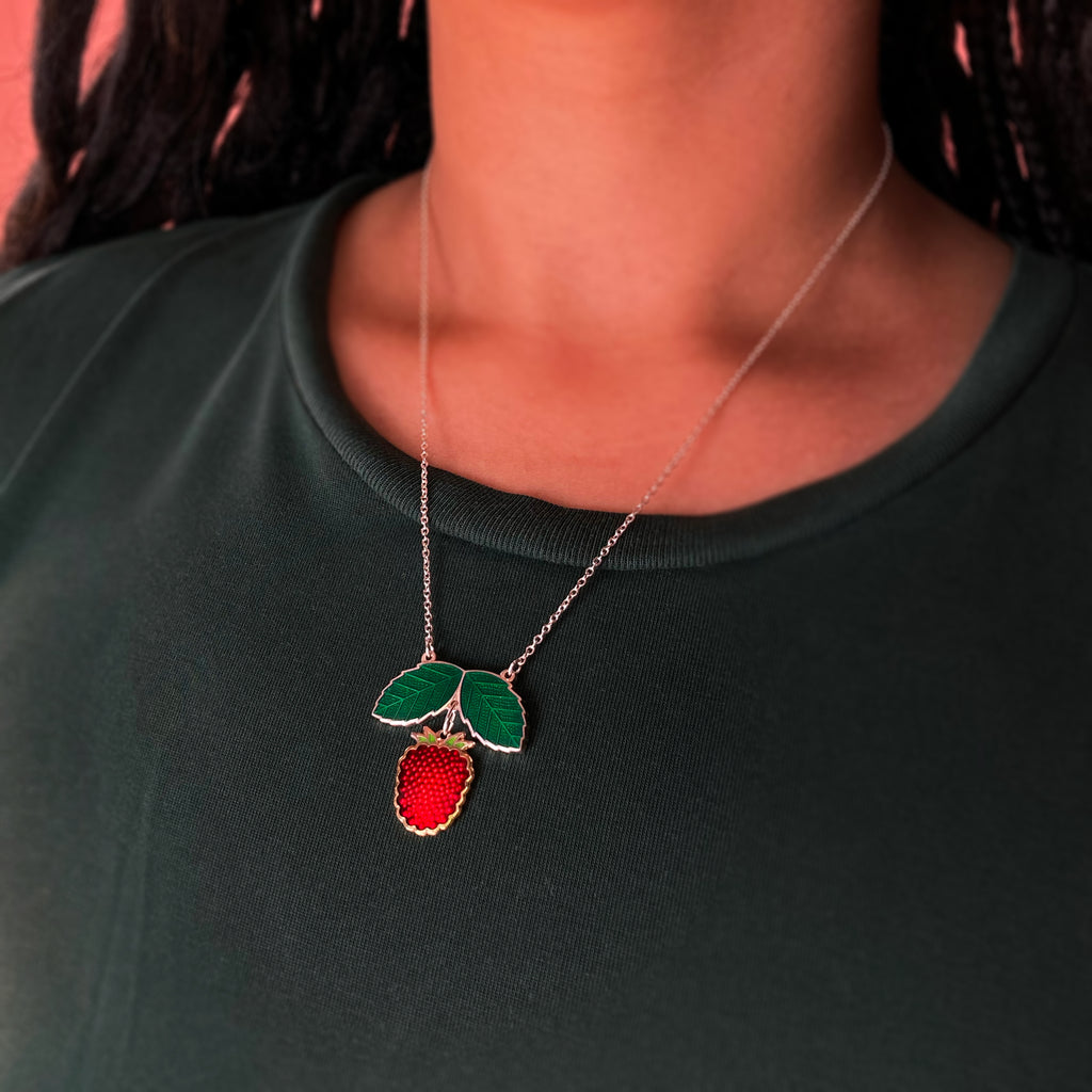 gucci strawberry necklace