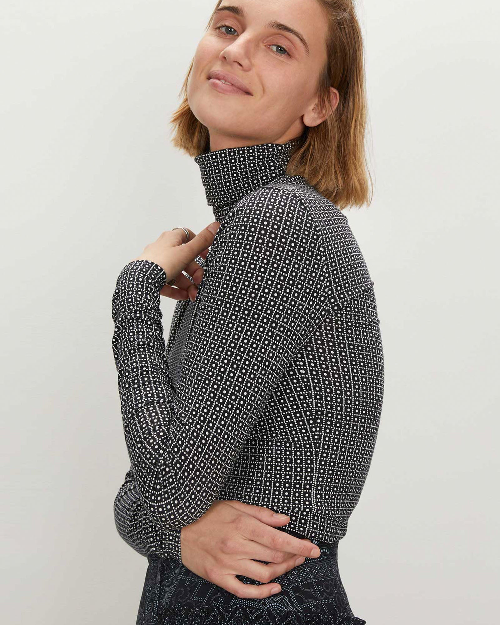 Turtleneck | Batik White Grid