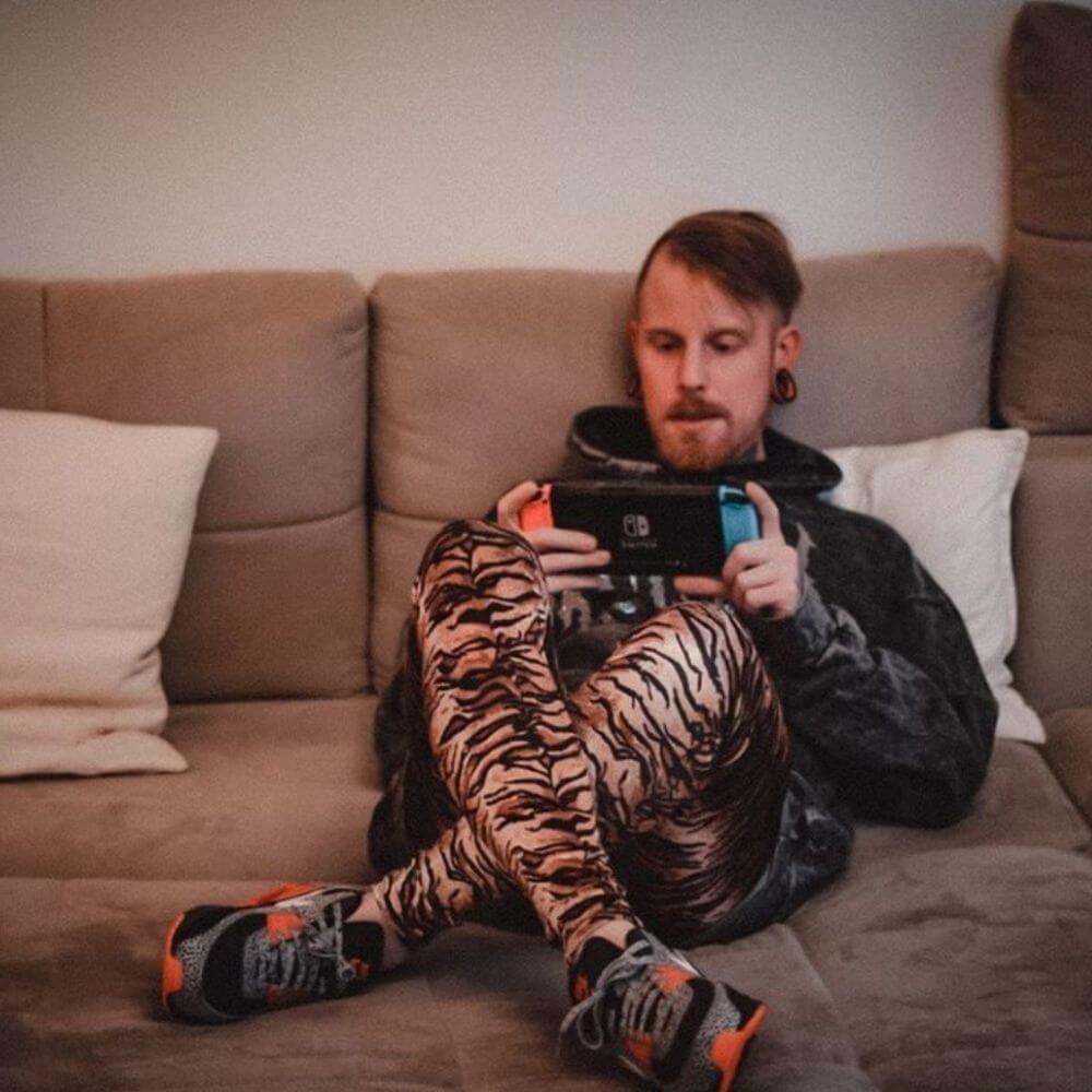 Picture @benji.kickz on Instagram. Leggings shown Velvet Tiger Men’s Leggings