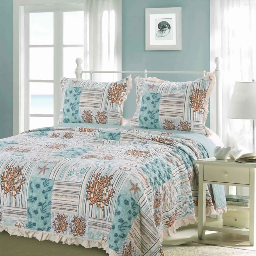 Microfiber Wrapped Sea Life Print Queen Size Quilt Set