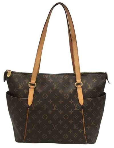 Lot 62 - Louis Vuitton Monogram Pochette Bosphore