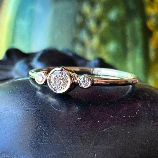 Triple Diamond Ring 14k Gold - MANARI.eu