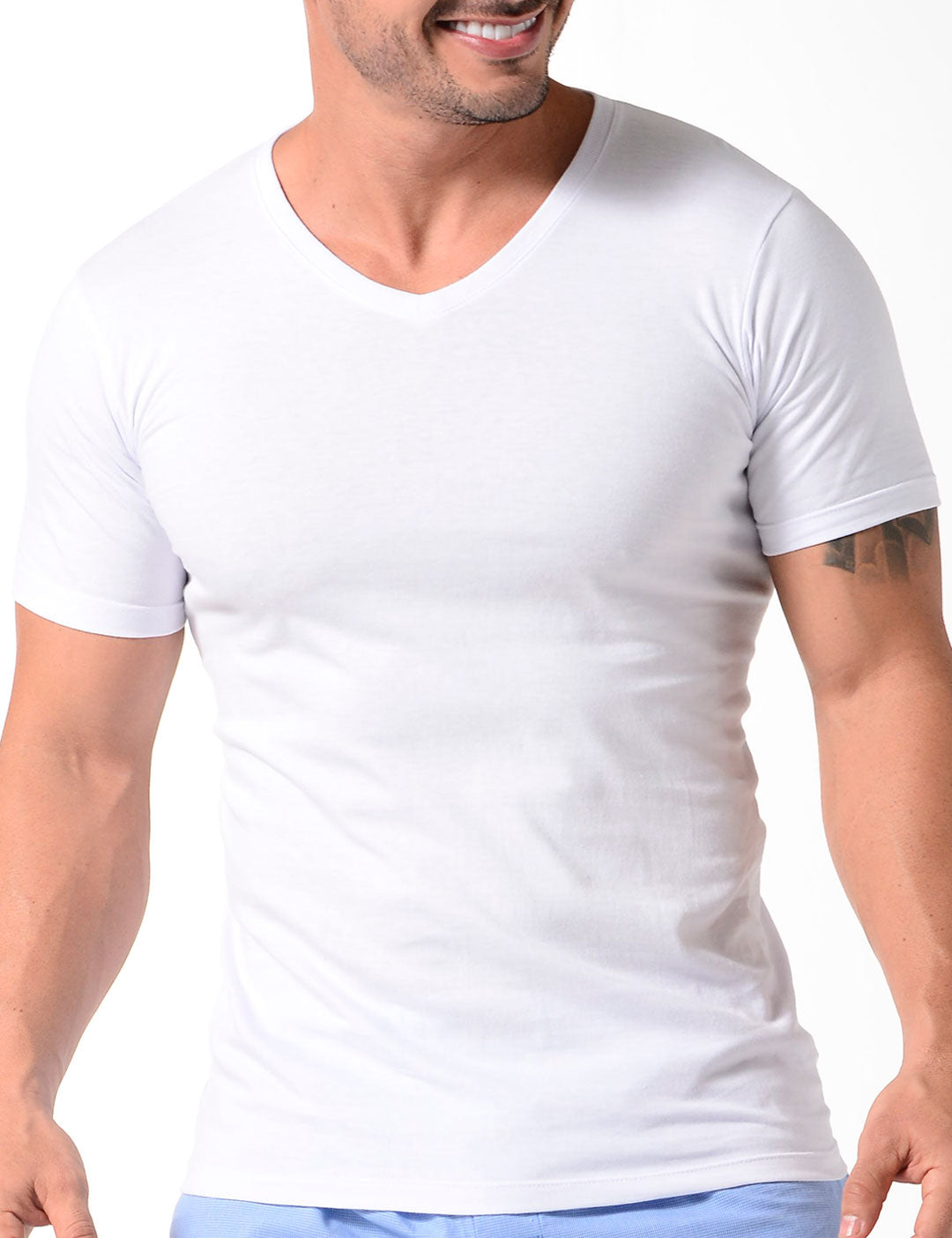 Camiseta cuello V unicolor de algodón peinado premium (4901) – Diane &  Geordi Colombia