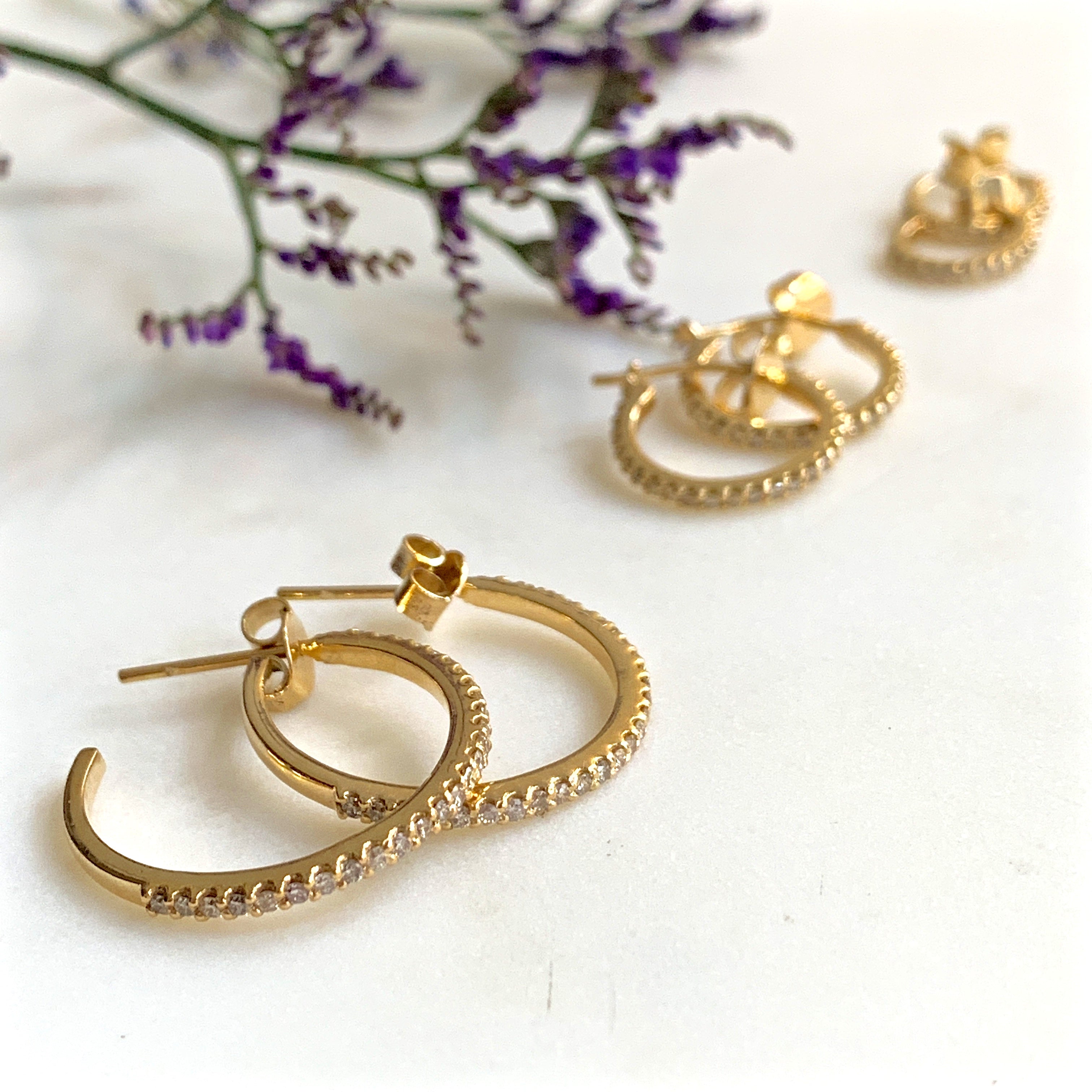 ALIGNED, Even Tiny Hoops 12mm, Gold/White – OTHMAR