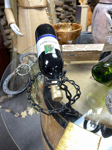 Wine bottle holder made from welded chain (2 images)