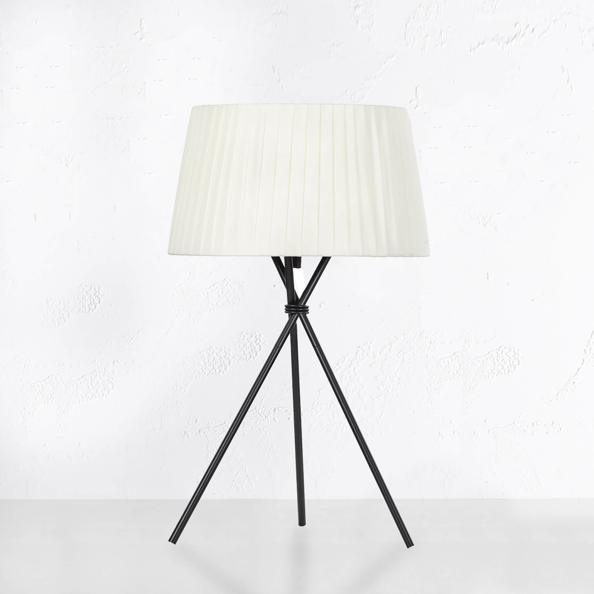 cream tripod table lamp