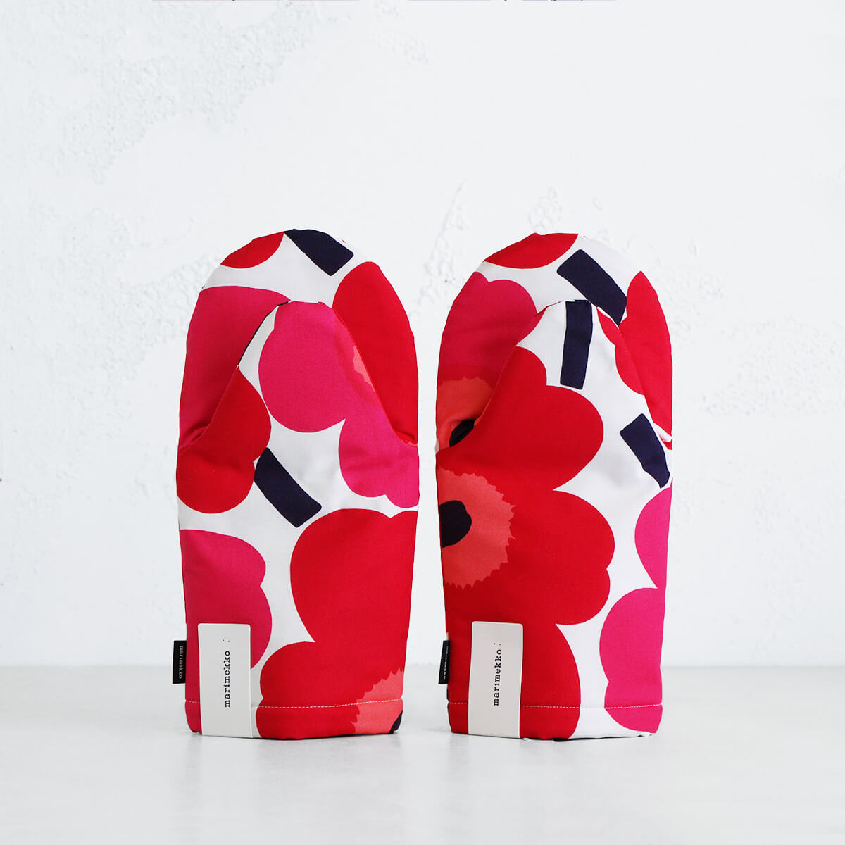 MARIMEKKO | PIENI UNIKKO OVEN MITTEN BUNDLE | RED + PINK + WHITE – Living  By Design