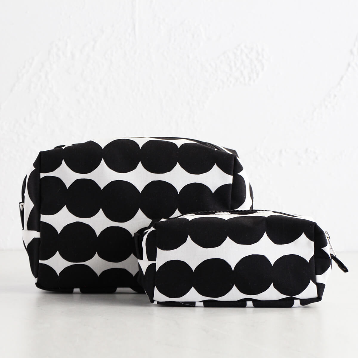 MARIMEKKO | RASYMATTO COSMETIC BAG BUNDLE | WHITE + BLACK SPOT – Living By  Design