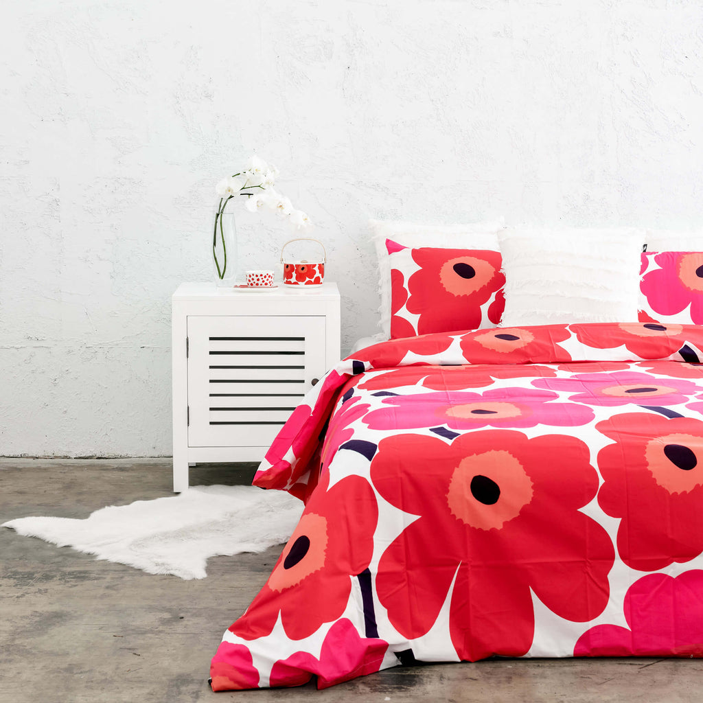 MARIMEKKO BED BUNDLE | UNIKKO DUVET QUILT COVER + 2 PILLOWCASES | RED –  Living By Design