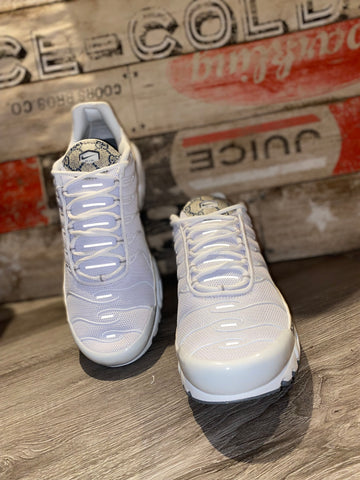 white junior tns